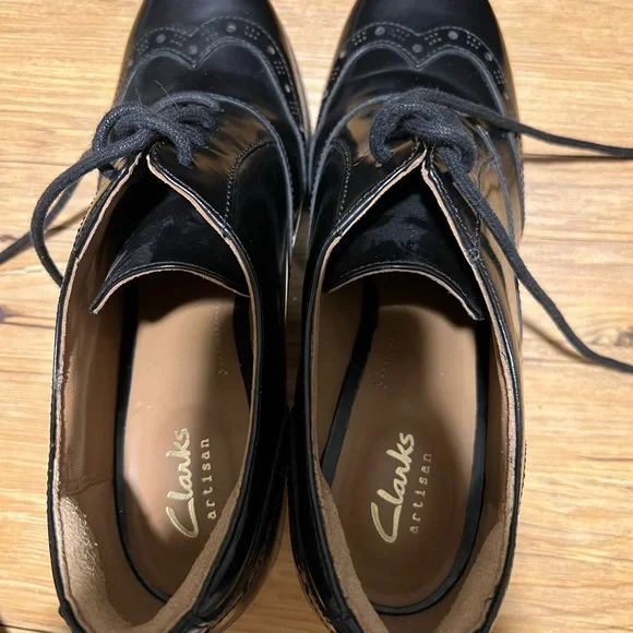 Clarks Shoes - Picture 2 of 4